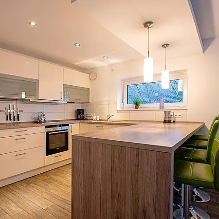 130qm Haus Mit 3 Schlafzimmern, Sauna, Parkplatz Apartment