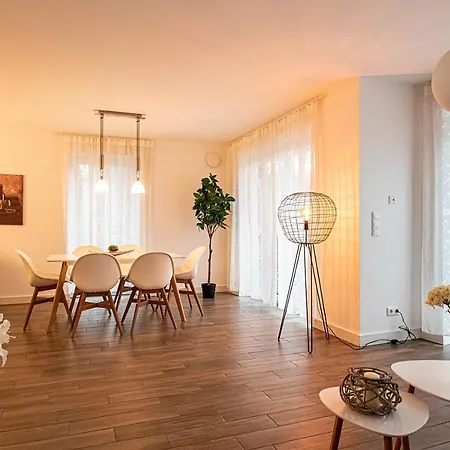 130qm Haus Mit 3 Schlafzimmern, Sauna, Parkplatz Apartment *